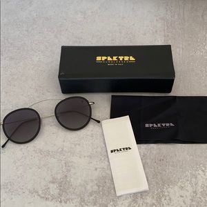Spektrl Black Round Sunglasses